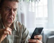 Man concentrating on his cellular phone